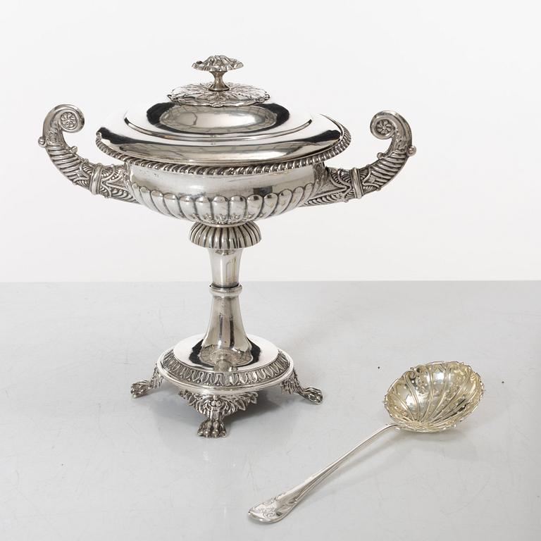 A Swedish silver sugarbowl, marks of Gustaf Folcker, Stockholm 1829.