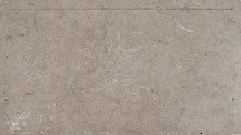 KOMMOD med kalkstensskiva, 1900-talets första hälft.