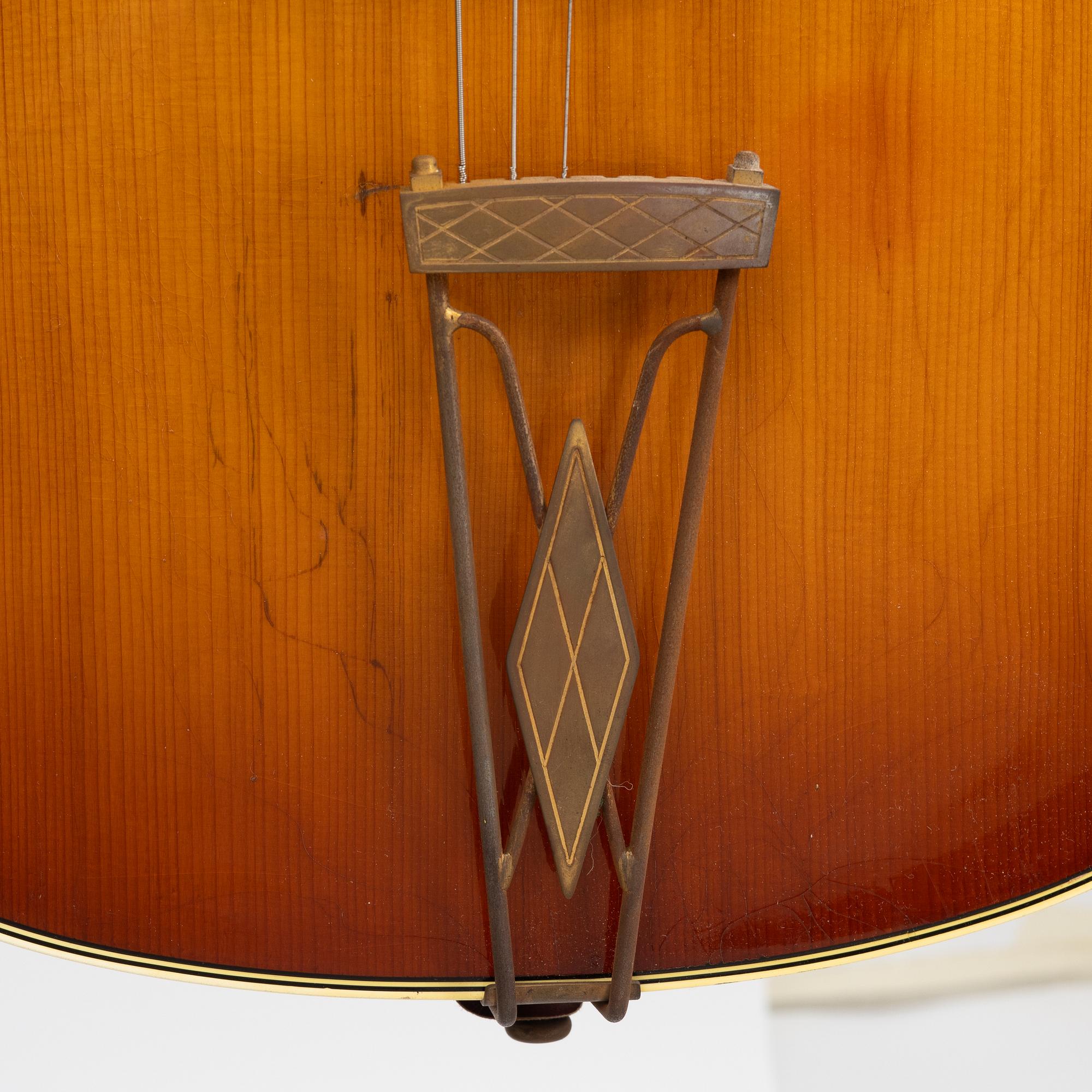 Levin, akustisk gitarr, "modell 320", Sverige 1957.