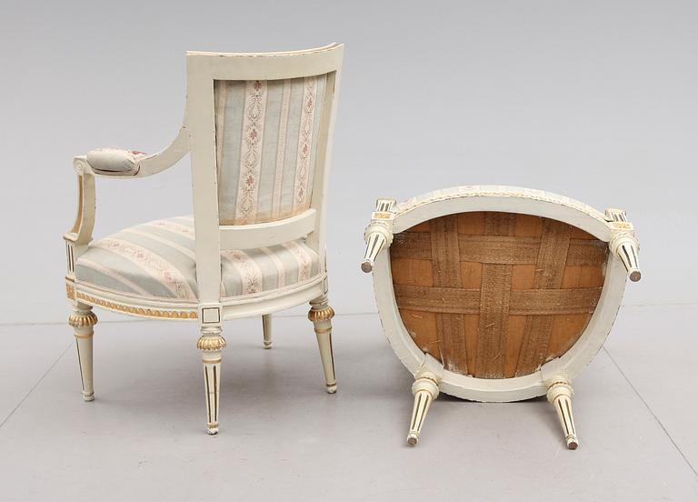 KARMSTOLAR, 1 par, gustavianska, signerade LSH Lars Söderholm, 1700-talets andra hälft.