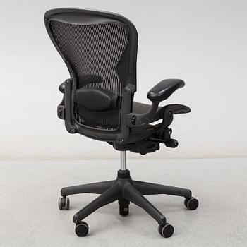 An 'Aeron' swivel armchair by Don Chadwich / Bill Stumpf, Herman Miller.
