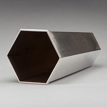 Wiwen Nilsson, a hexagonal sterling vase, Lund 1962.