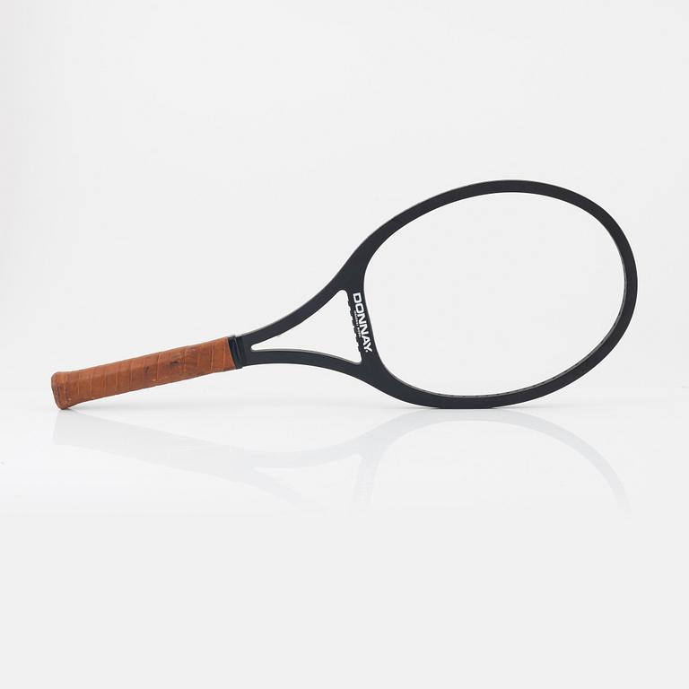 Tennisracket, Signerad Björn Borg. Donnay. Speciellt framtaget mid 25 racket i trä.