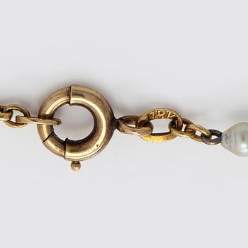 A 17K gold necklace with emeralds and cultured pearls.