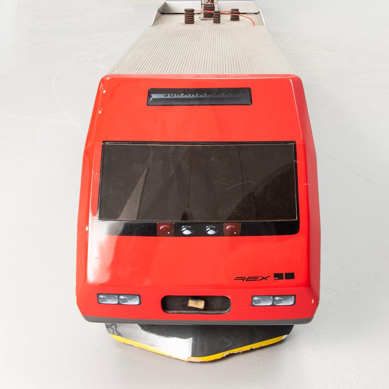 An end of the 20th century display train model.