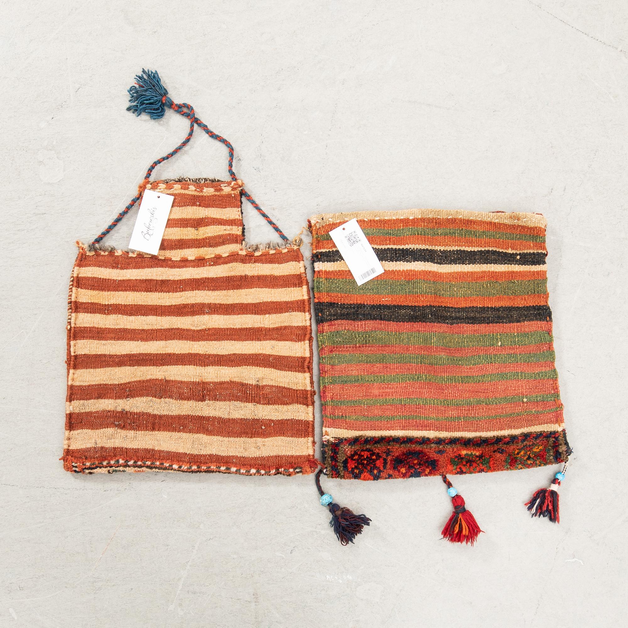 Namakdun och Chanteh Kashgai och Bachtiari antika ca 49x41 och 44x39 cm.