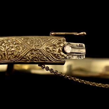 ARMRING, 14k guld, utländska stämplar. Vikt 41 g.