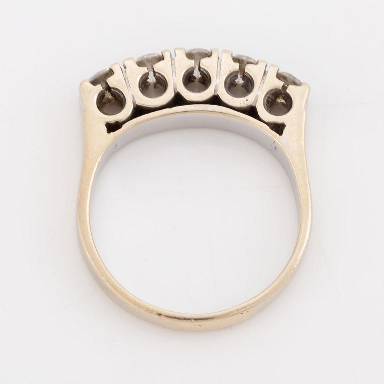 A 14K gold ring set with round brilliant-cut diamonds.