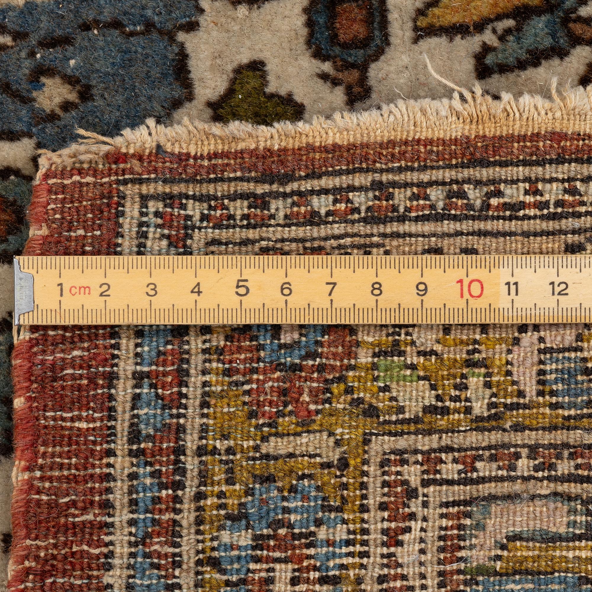 Rug, antique Isfahan, central Isfahan, c. 209 x 143 cm.