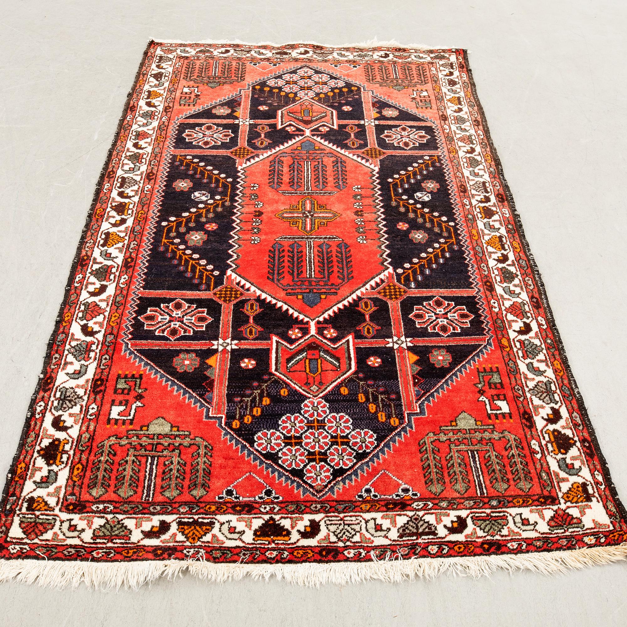 Carpet Hamadan semi-antique approx. 221x137 cm.