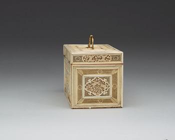 TESKRIN, elfenben och ben. Qing dynastin, 1700-tal.