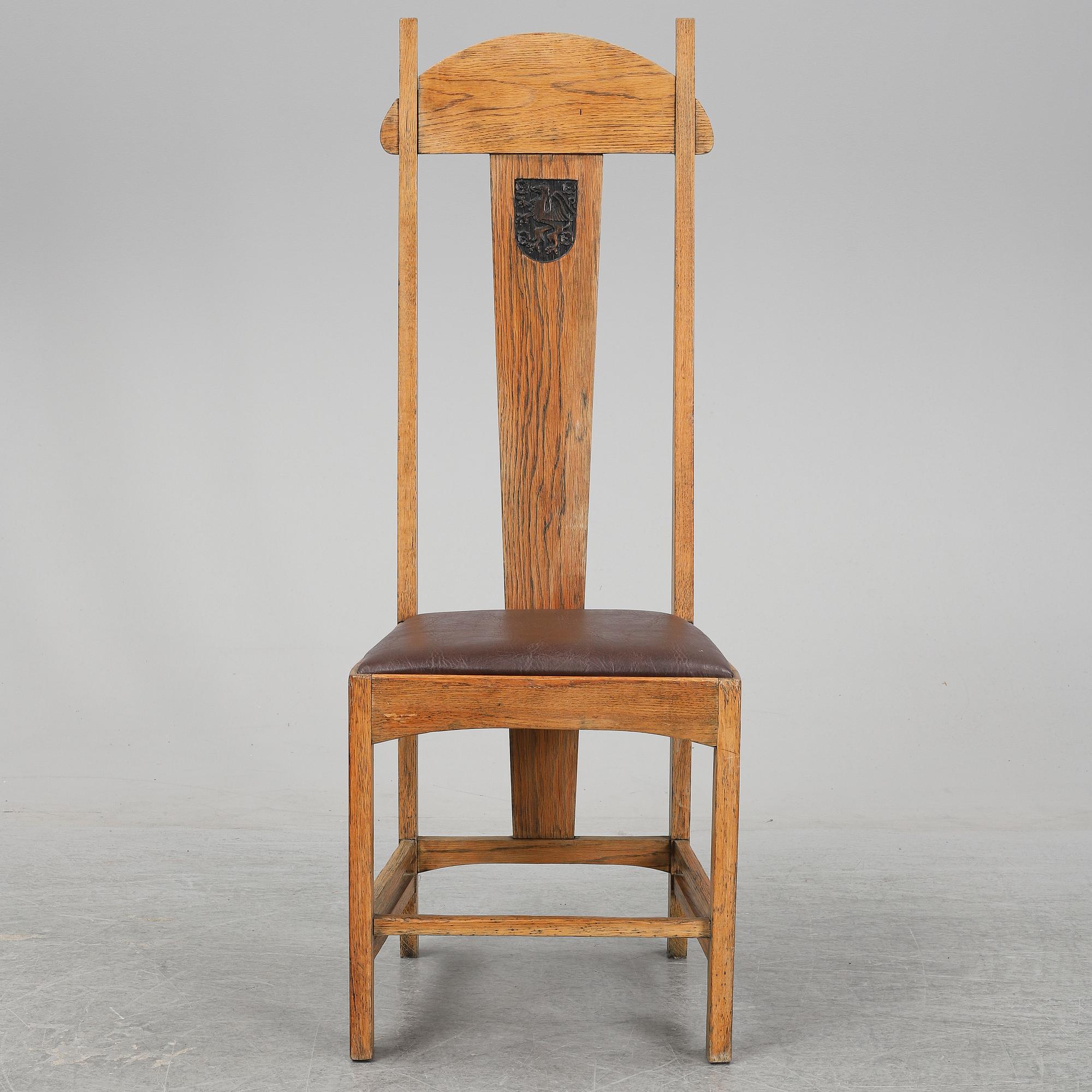 An oak art noveau chair from around year 1900.