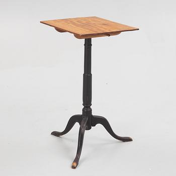 A mahogany tilt-top table by L. W. Lundelius (master in Stockholm 1818-57).