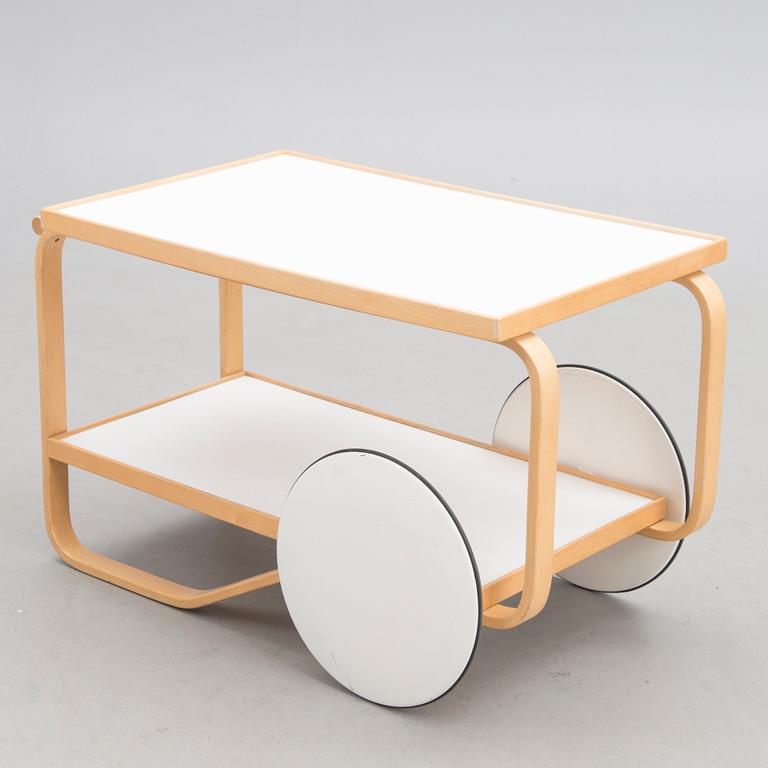 A mid 20th century tea trolley model 98 for Artek.