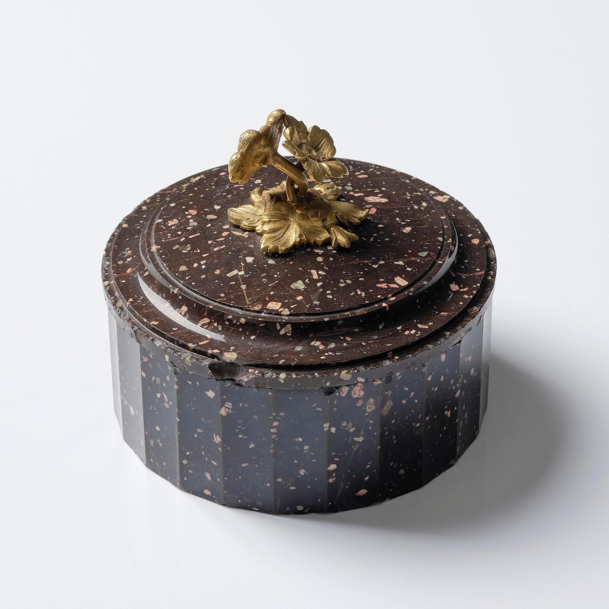 A 'Loka-Risberg' porphyry Empire butter box from Älvdalen, Sweden, early 19th century.