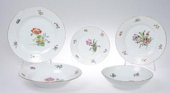 MATSERVIS, 100 delar, porslin, "Full Saxon Flower", Bing & Gröndahl, 1900-tal.