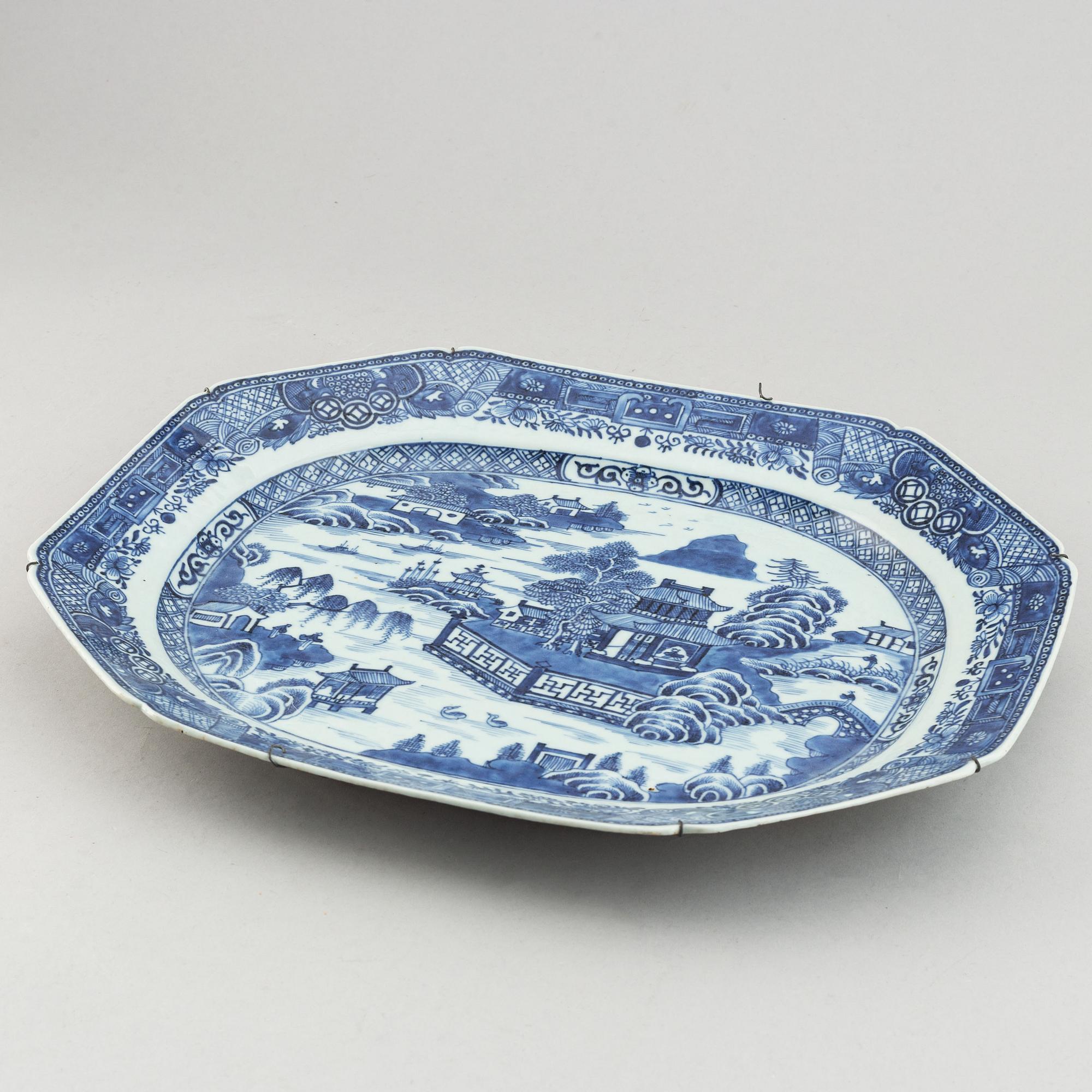 An export ware porcelain charger, China, Qianlong, 18th Century.