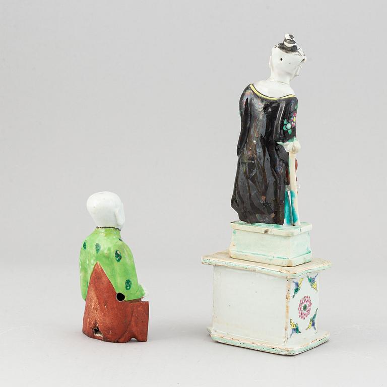 Two famille rose figurines and base, Qing dynasty, 19th Century.