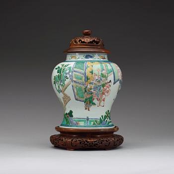 A famille verte figure scene vase, Qing dynasty, 19th century.