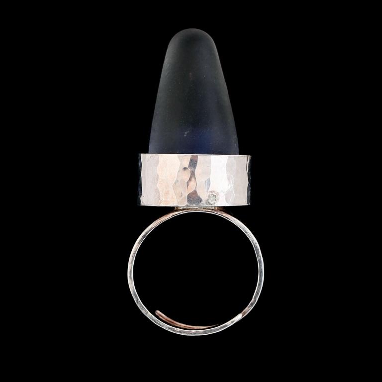 RINGAR, 2 st, glas och silver, Halo, Monika Backström, Kosta Boda 2000.