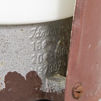 Paavo Tynell, seinävalaisin / ulkovalaisin, malli 7307, Idman. 1900-luvun puoliväli.