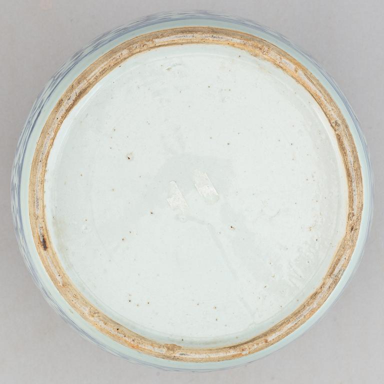 A blue and white jar, Qing dynasty, 19th Century.