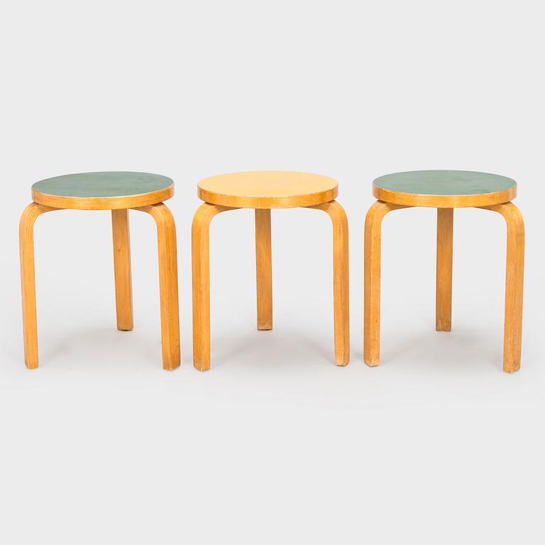 Alvar Aalto, jakkaroita 3 kpl, malli 60, 1900-luvun puoliväli.
