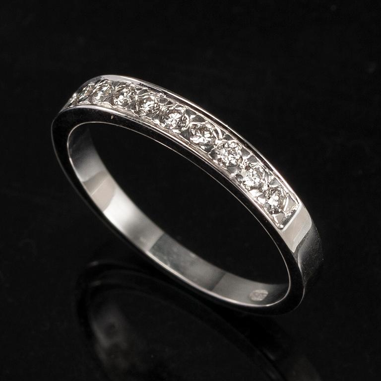 DIAMANTRING, 14K vitguld, diamanter tot. 0,20 ct. Vikt 1,7 g.
