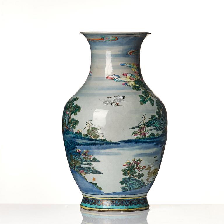 A large famille rose vase, Qing dynasty, circa 1800.