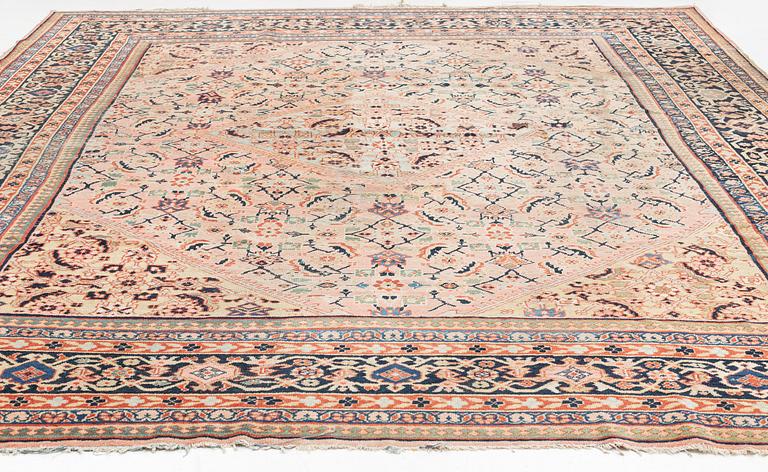 Matta, orientalisk, semiantik, ca 415 x 365 cm.