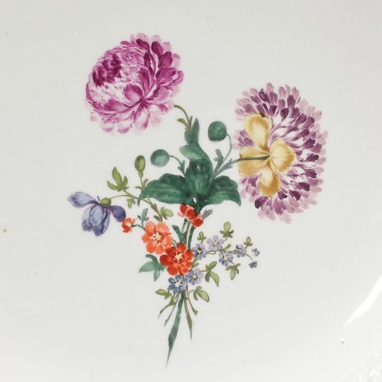 SKÅLFAT, 2st, porslin, Meissenliknande märke, 1800-tal.