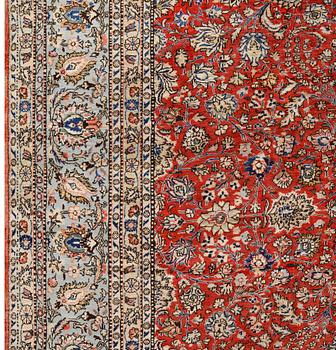 A part silk Sarouk carpet, approx. 530 x 365 cm.