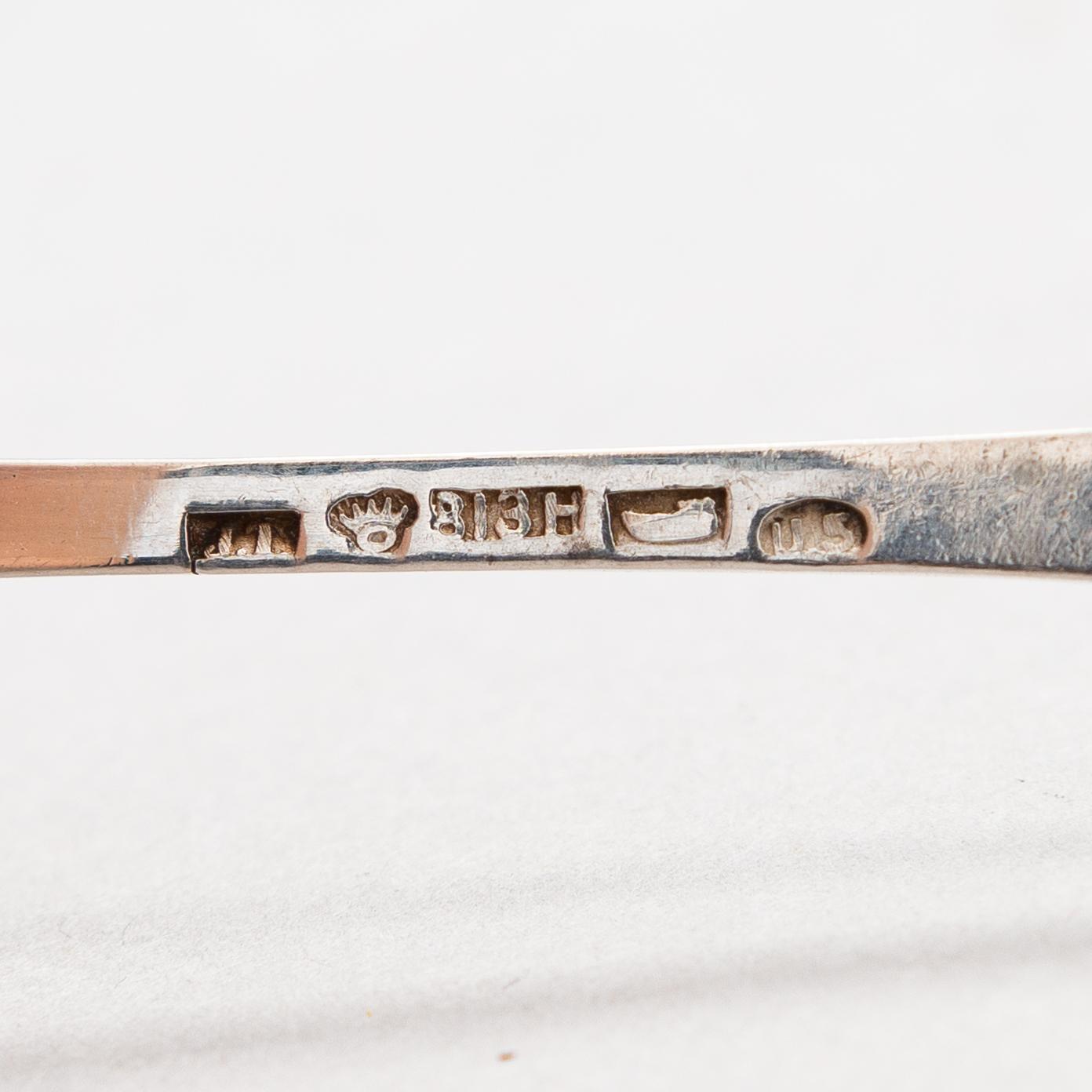 Ströare och senapsburk, silver, kontrollstämplad A. Tillander, Helsingfors 1926.