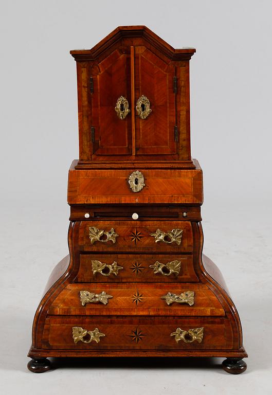 MINIATYRSKÅP, barock, 1700-tal.