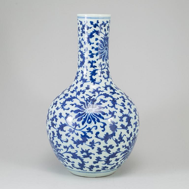 A blue and white lotus vase, presumably late Qing dynasty, circa 1900.