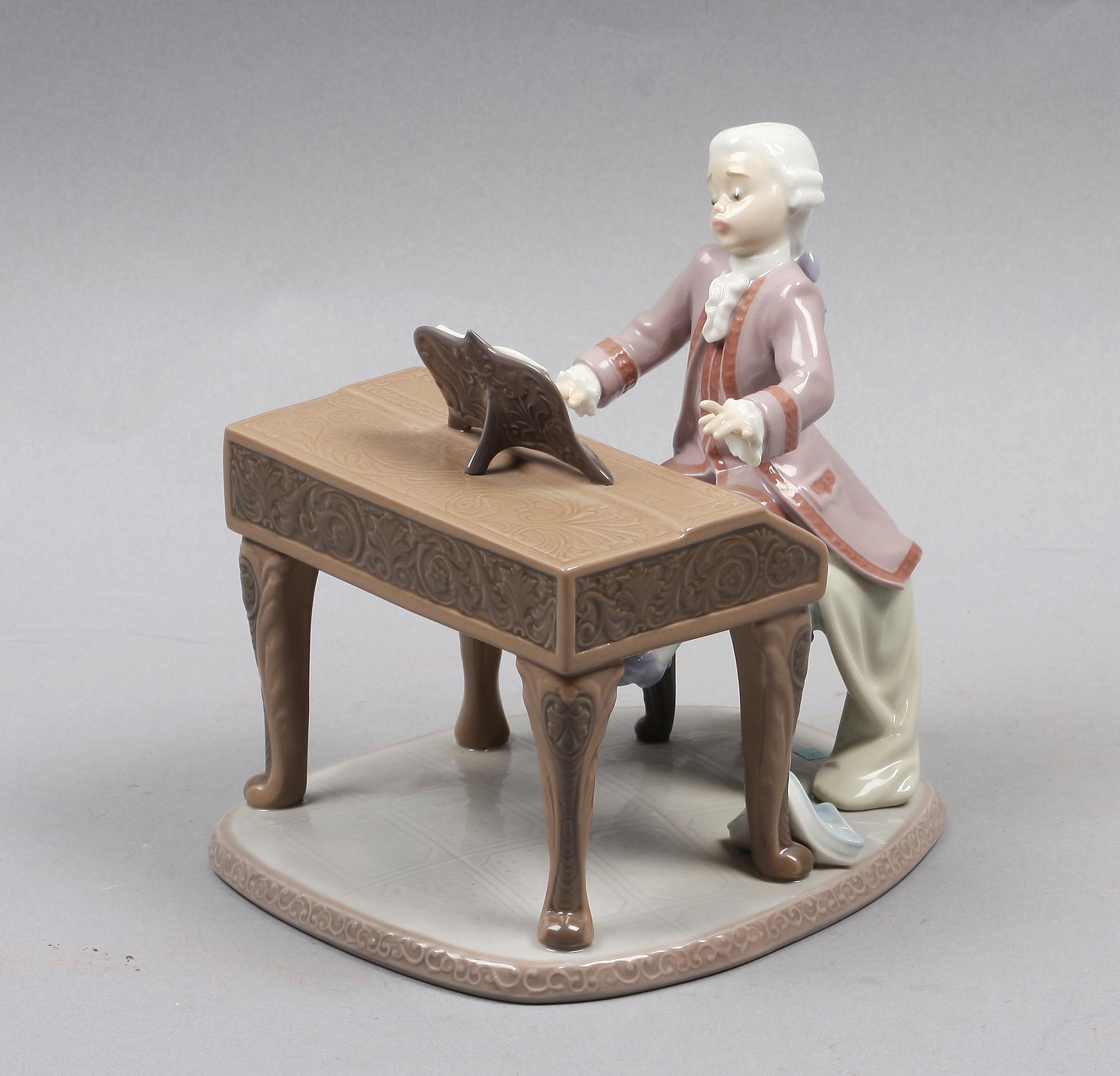 FIGURIN, porslin, Lladro, märkt No 534. Tillverkningsår 1992.