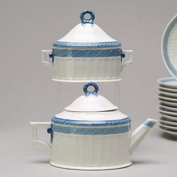 A Royal Copenhagen 'Blå Vifte' tea service, Denmark, 20th Centruy. (26 pieces).