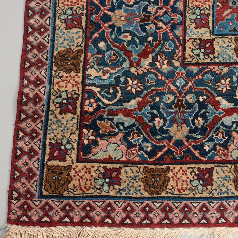 CARPET, SEMI-ANTIQUE TABRIZ PROBABLY, 372,5 x 280,5 cm.