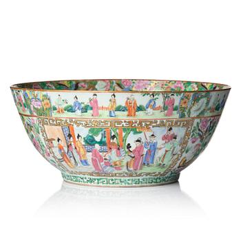 1316. A large Canton famille rose punch bowl, Qing dynasty, 19th century.