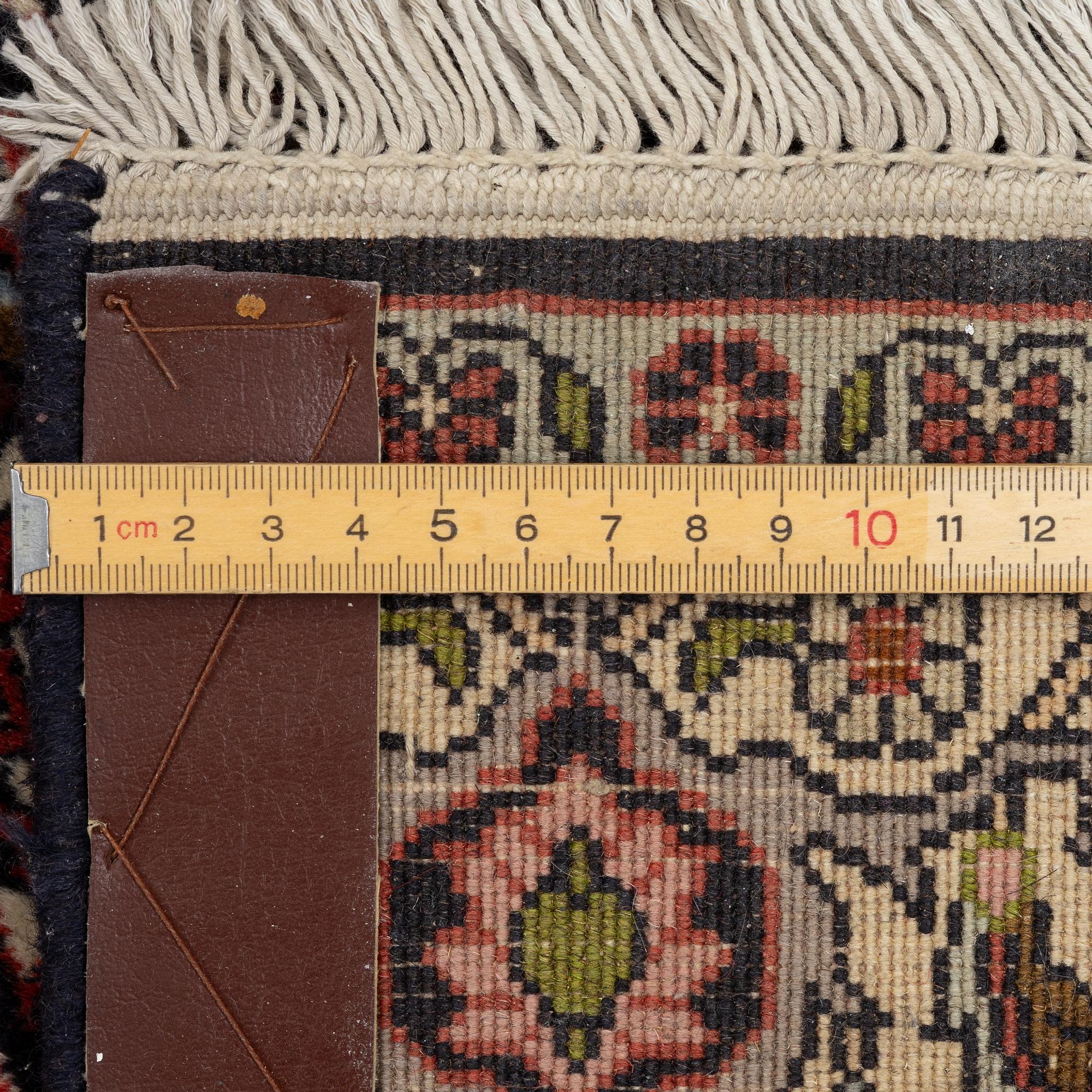 A Bidjar runner, a. 296 x 82 cm.