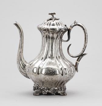 KAFFEKANNA, silver, svenska stämplar, 1852. Vikt ca 900 gram.