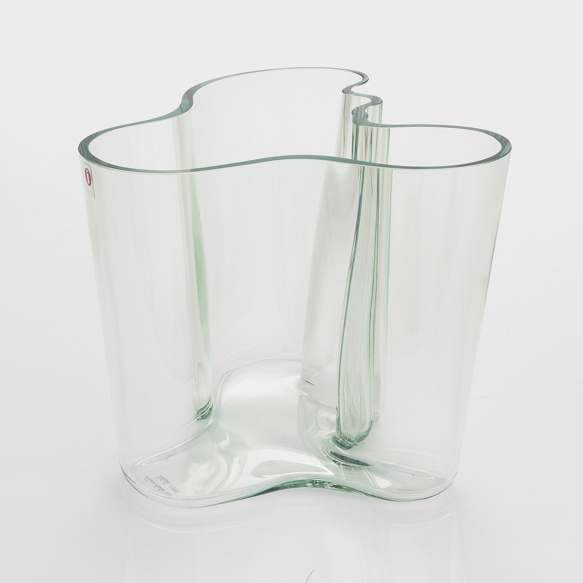Alvar Aalto, A '3030' vase signed, Alvar Aalto 100 Iittala 1998.