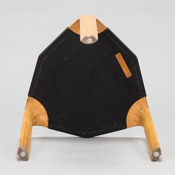 Alvar Aalto, pall, modell X 602 för  O.Y. Huonekalu- ja Rakennustyötehdas A.B. 1900-talets mitt.