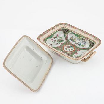 A Canton tureen with cover, 19th century.