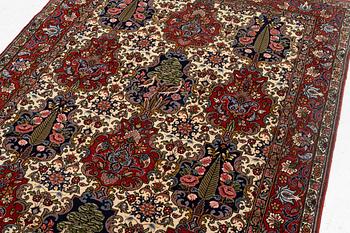 An oriental carpet, approx. 265 x 157 cm.