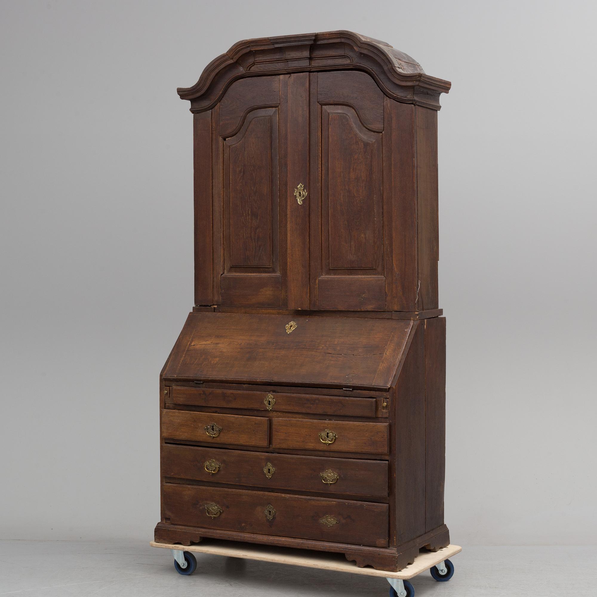 An 18 th century rococo cabinett.