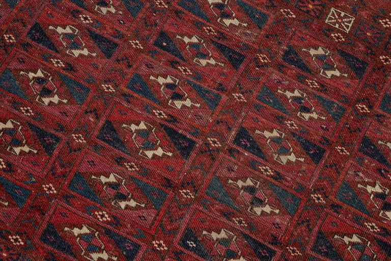 Matta, antik Chuval, Turkmensk, ca 116 x 76 cm.