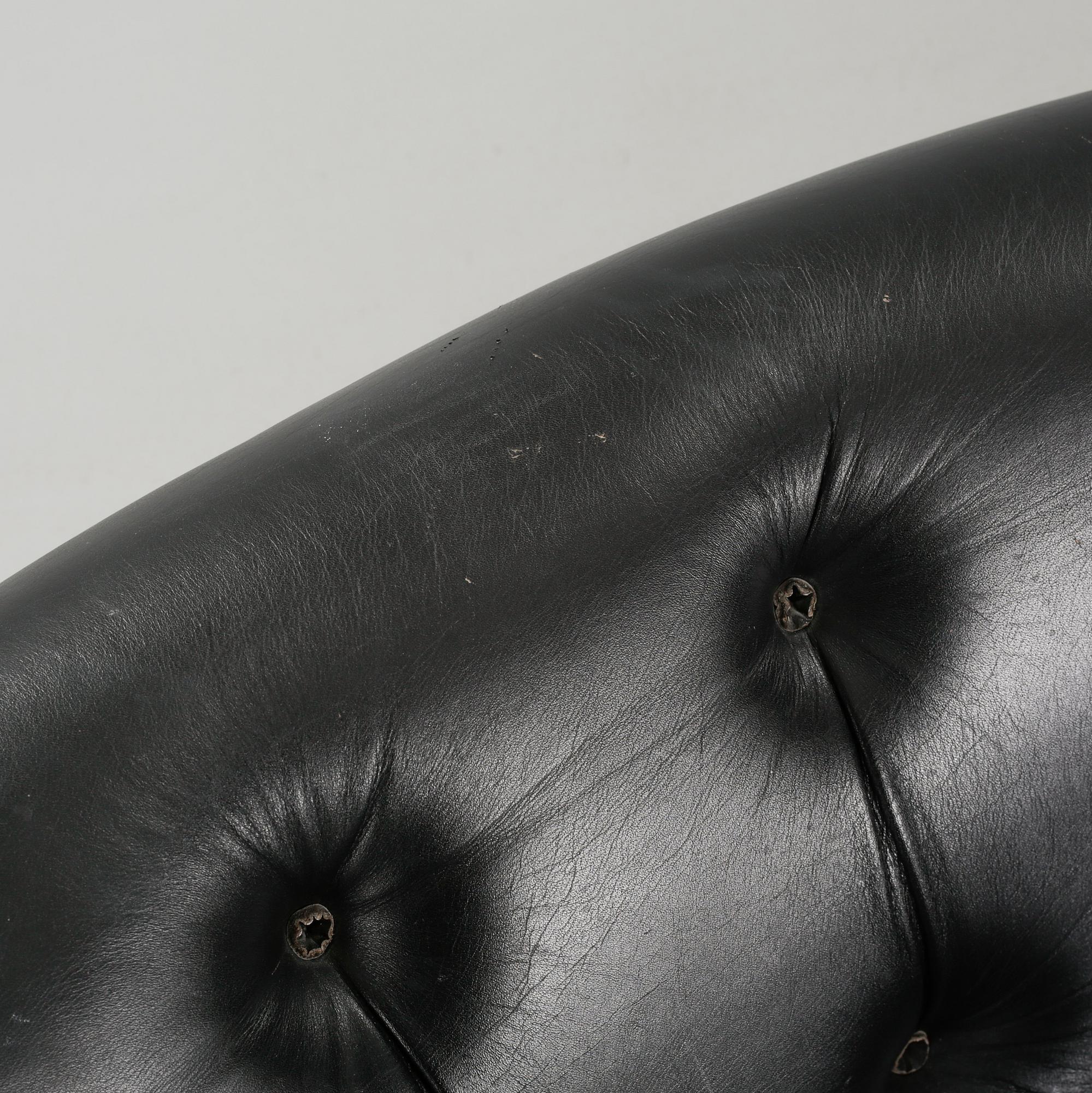 three "Pantonova Chairs".