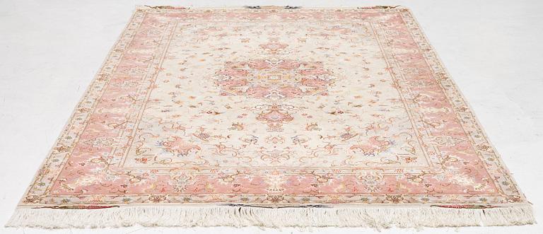 Rug, Tabriz, approx. 305 x 203 cm.