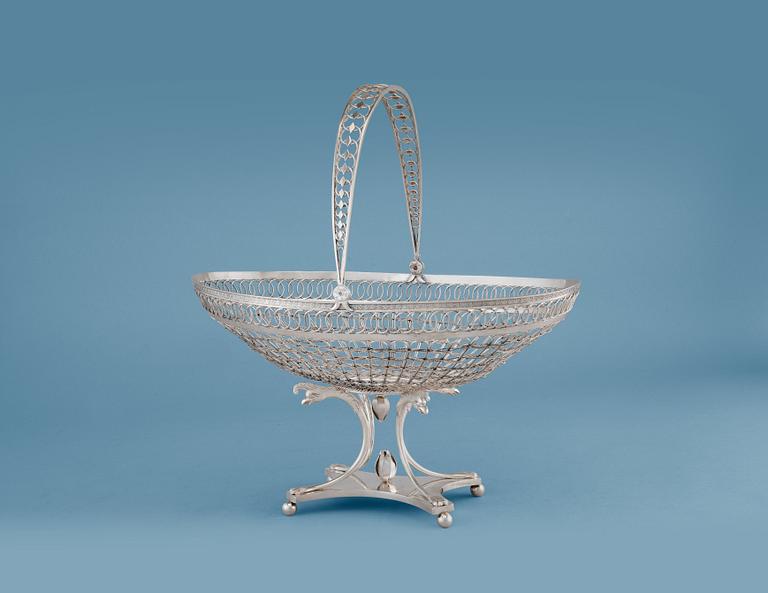 KORPPUKORI, hopeaa, Carl Anton Carlberg, Turku 1819. Korkeus 30 cm, paino 606 g.